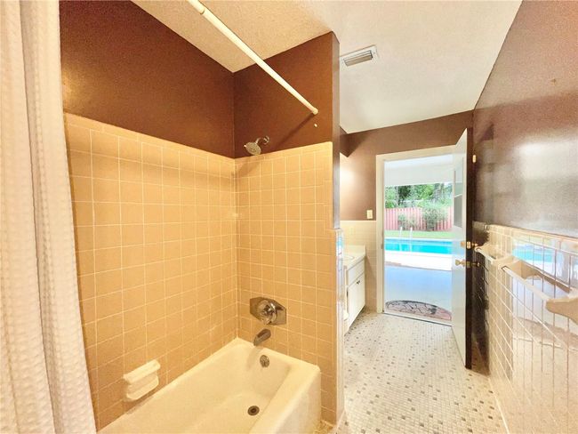 guest bath | Image 25