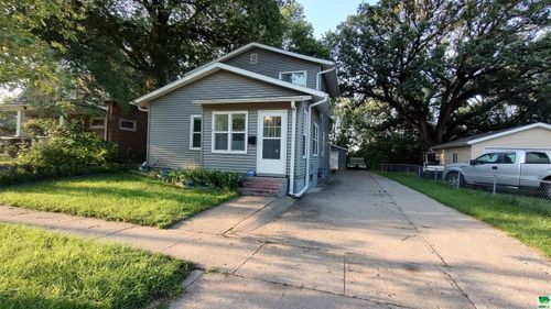 2804 3rd St, Sioux City, IA, 51105-3517 | Card Image