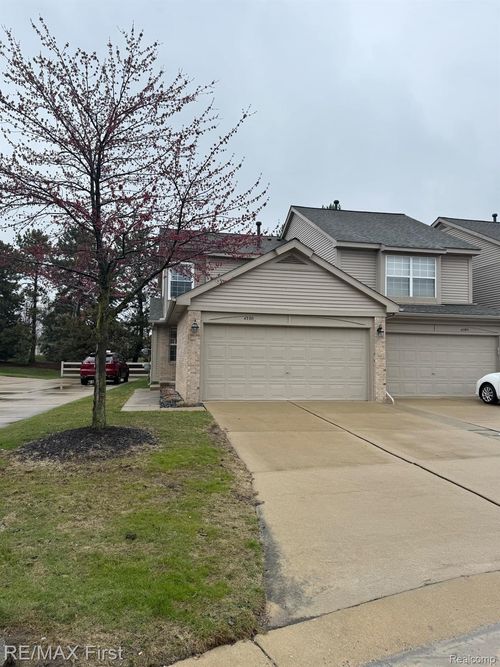 43971 Stoney Ln, Sterling Heights, MI, 48313-2267 | Card Image