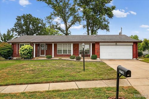 2728 Danforth Dr, Saint Louis, MO, 63129-3533 | Card Image
