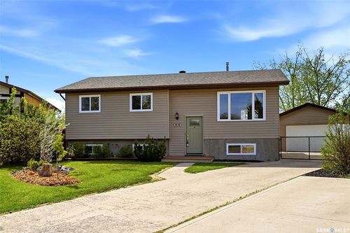 834 Erb Bay, Regina, SK, S4N7B1 | Card Image