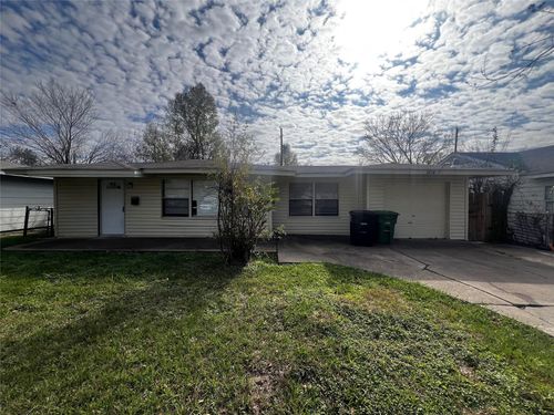 5818 Glenhurst Dr, Houston, TX, 77033-2008 | Card Image