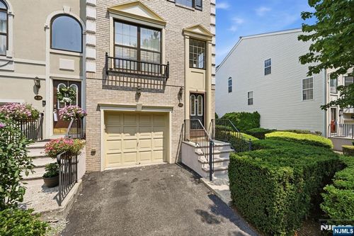 427 Hartford Drive, Nutley, NJ, 07110 | Card Image