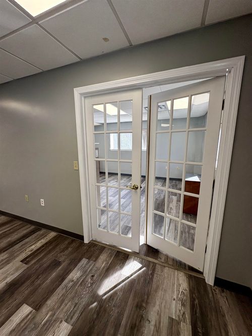 2-187 Londonderry Tpke, Hooksett, NH, 03106-1938 | Card Image