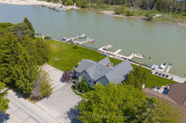 7474 Riverside Dr, House other with 3 bedrooms, 2 bathrooms and 6 parking in Port Franks ON | Image 6