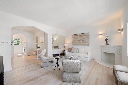 apt-8-750 Espanola Way, Miami Beach, FL, 33139-8080 | Card Image