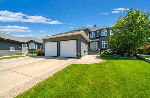 633 Spruce Way Se, Medicine Hat, AB, T1B4L4 | Card Image