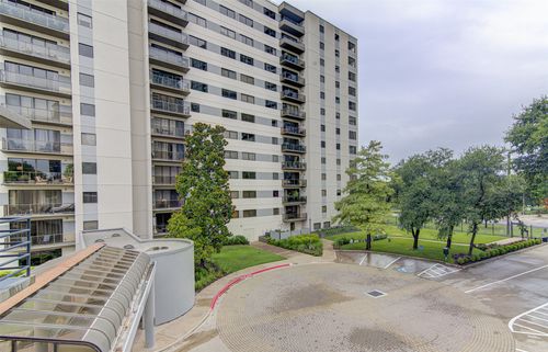 pa1-40 N Interstate 35, Austin, TX, 78701-4380 | Card Image