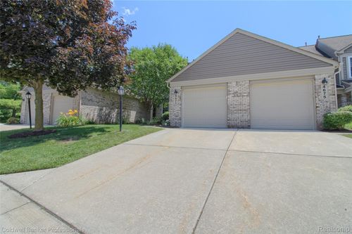 4671 Hunters Cir, Canton, MI, 48188-2359 | Card Image