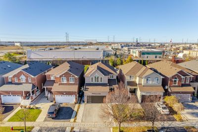 7565 Doverwood Dr, House other with 3 bedrooms, 4 bathrooms and 5 parking in Mississauga ON | Image 2