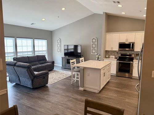 310 Narragansett Villas Dr, Lindenhurst, NY, 11757-5461 | Card Image