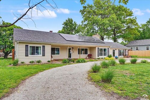 916 Baker St, Baldwin City, KS, 66006-5097 | Card Image