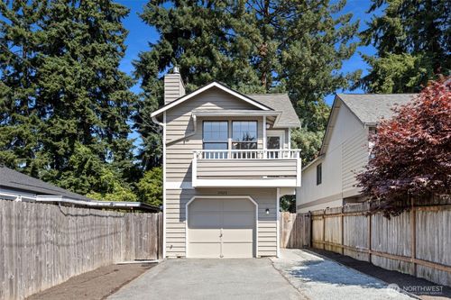 14026 Wallingford Avenue N, Seattle, WA, 98133 | Card Image