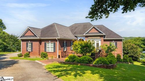 104 E Peninsula Dr, Laurens, SC, 29360-6648 | Card Image