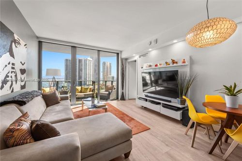 1705-121 Ne 34th St, Miami, FL, 33137-3873 | Card Image