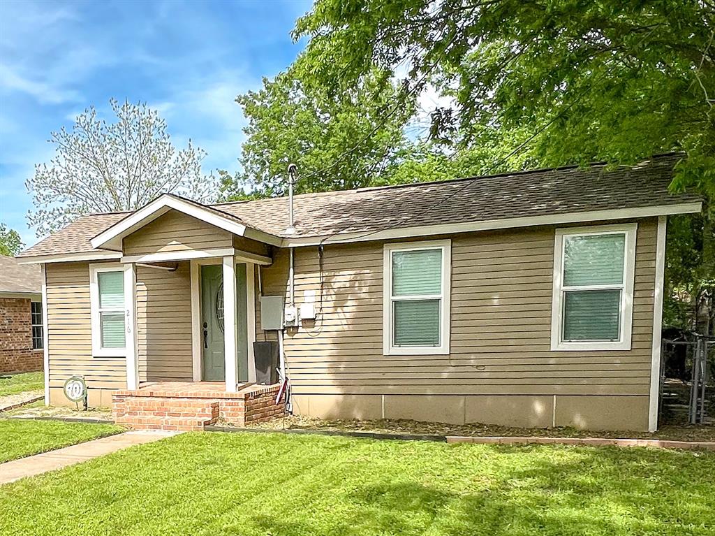 Pecan St, Waxahachie, TX 75165