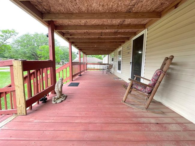 Enjoy having a nice cold beer after work on this huge covered patio | Image 7