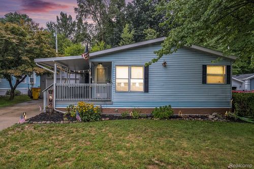 3071 E Bay Dr, Fenton, MI, 48430-1399 | Card Image