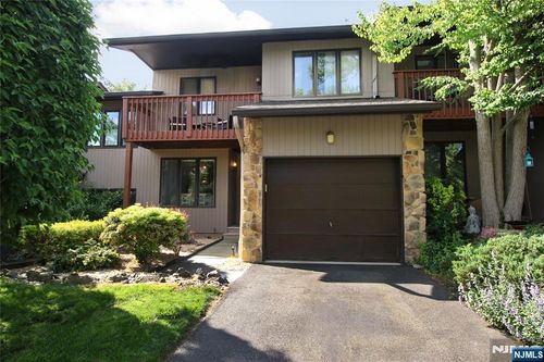 7 Dogwood Ct, Woodland Park, NJ, 07424-3711 | Card Image
