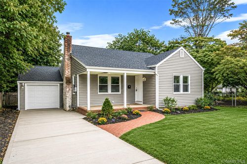2 Storey Ave, Central Islip, NY, 11722-2313 | Card Image