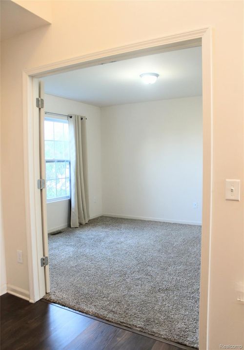 13735 Chester Ct, Belleville, MI, 48111-2494 | Card Image