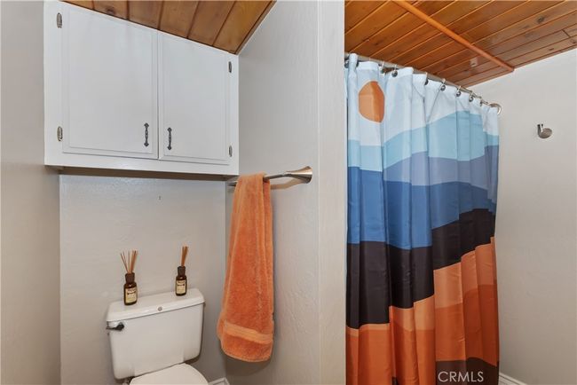 Bathroom 1 | Image 18
