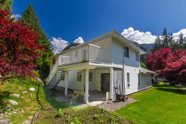 40038 Plateau Drive, House other with 5 bedrooms, 3 bathrooms and 8 parking in Squamish BC | Image 4