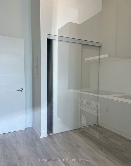 s908-8 Olympic Garden Dr, Toronto, ON, M2M3T9 | Card Image