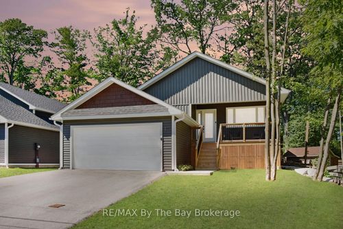 16 Caribbean Dr, Wasaga Beach, ON, L9Z | Card Image