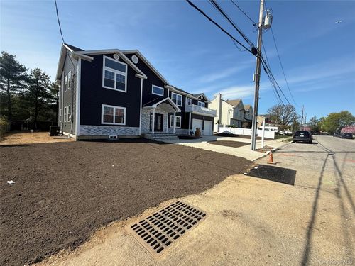 139 Miller Ave, Amityville, NY, 11701-1331 | Card Image