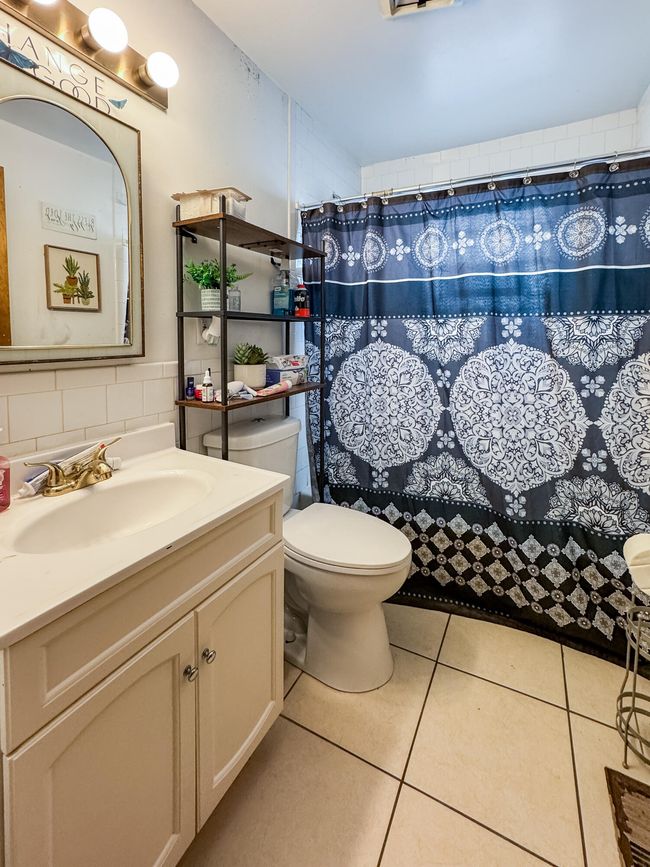 Bathroom | Image 9