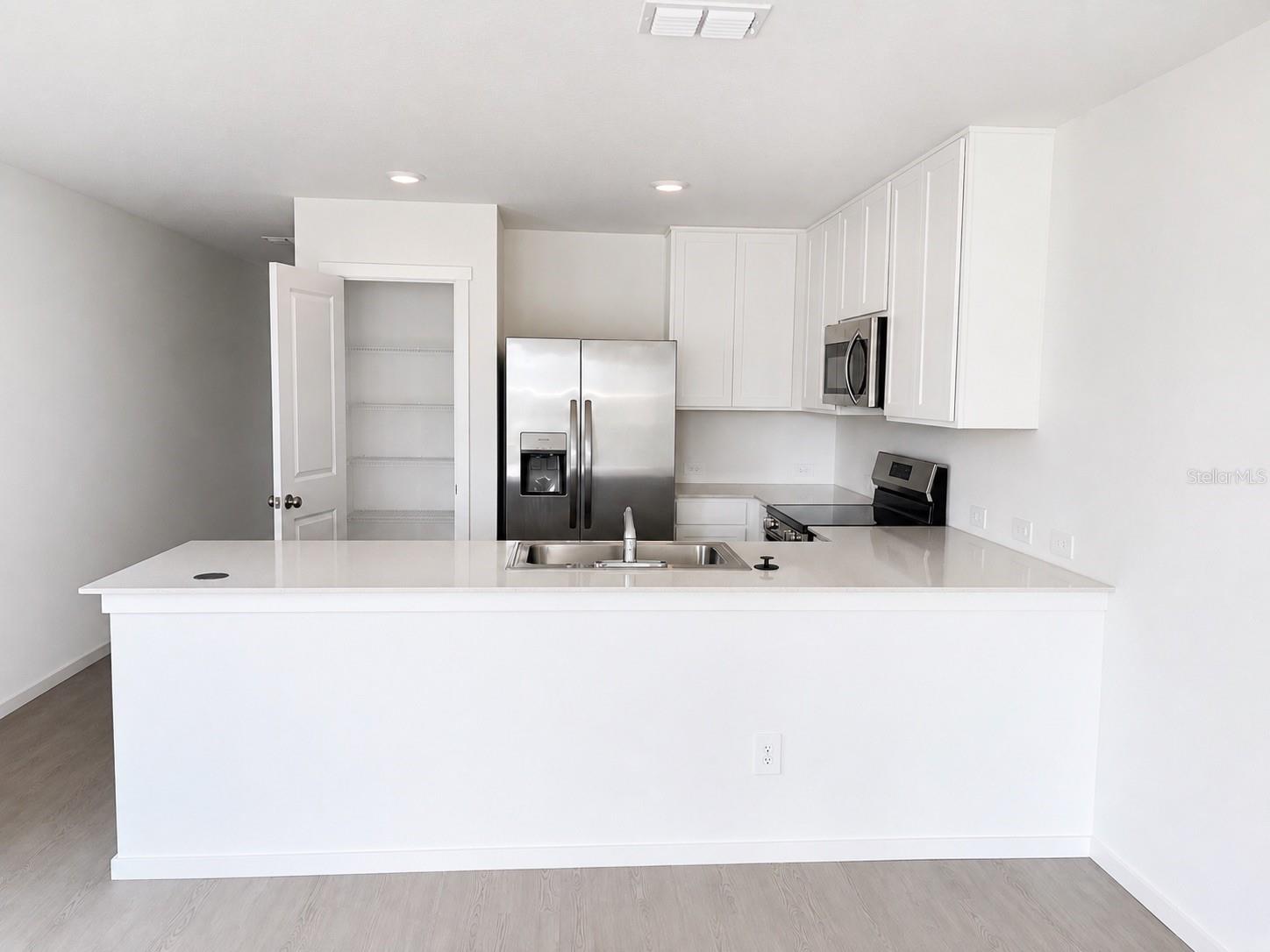 Residential Lease in EAGLE LAKE 5