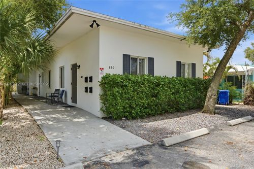 830 Se 14th St, Fort Lauderdale, FL, 33316-2077 | Card Image