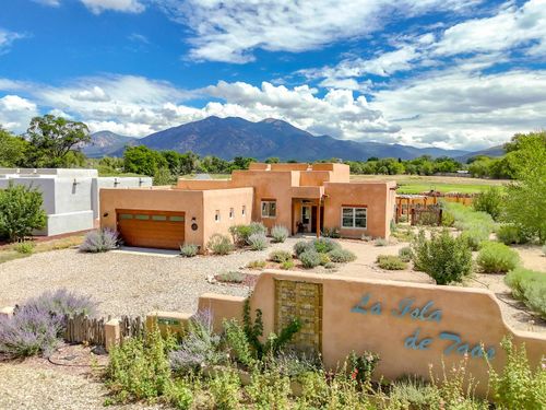 2 La Isla Ct, Taos, NM, 87571-4202 | Card Image