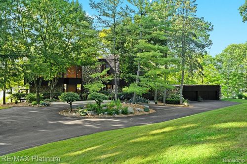 2095 Brighton Shores Trl, Howell, MI, 48843-7491 | Card Image