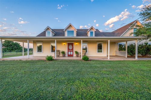 2932 S Johnson Loop, Montague, TX, 76251-1112 | Card Image