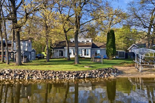 W5733 Island Dr, PARDEEVILLE, WI, 53954-9007 | Card Image