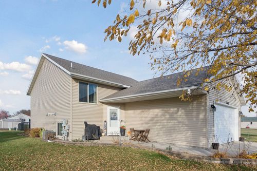 1863 Island View Cir, Hutchinson, MN, 55350-5023 | Card Image