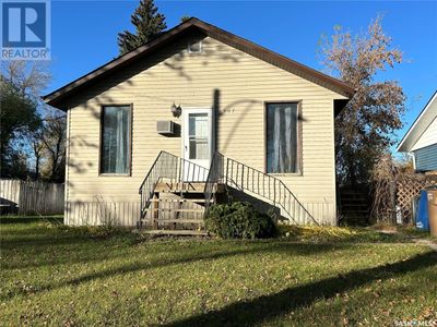 907 106th Ave, House other with 3 bedrooms, 1 bathrooms and null parking in Tisdale SK | Image 1