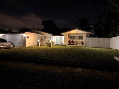 661 Sw 67th Ave, Pembroke Pines, FL, 33023-1543 | Card Image