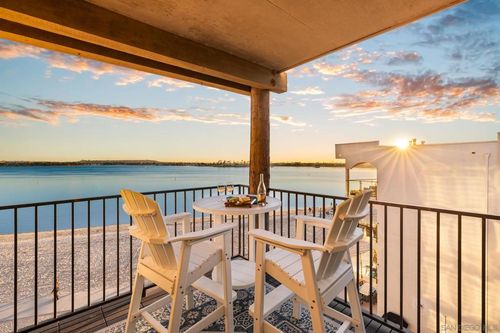 21-1221 Parker Pl, San Diego, CA, 92109 | Card Image