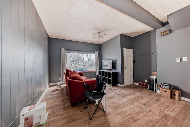 2525 16 A Street Se, Home with 4 bedrooms, 2 bathrooms and 2 parking in Calgary AB | Image 9