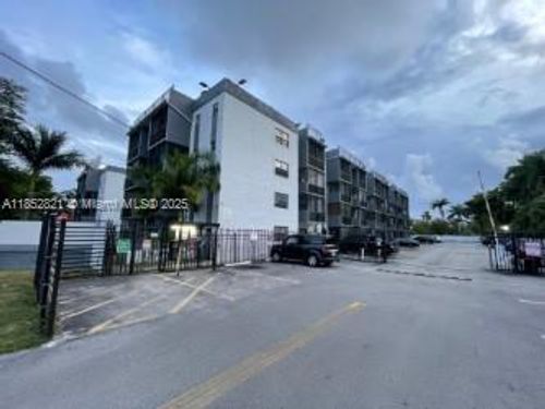 apt-309-13500 Ne 3rd Ct, North Miami, FL, 33161-3647 | Card Image