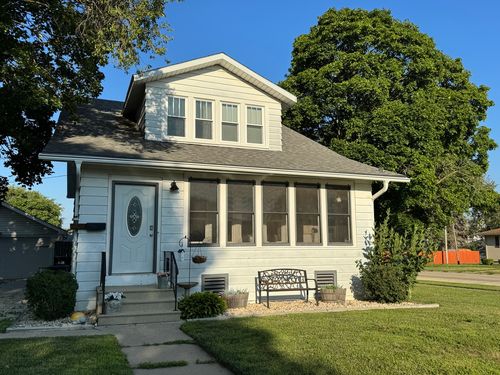 703 N 3rd St, Rochelle, IL, 61068-1663 | Card Image