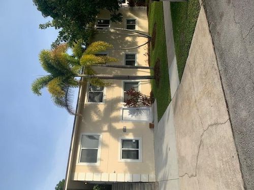 a-2212 Florida Ave, West Palm Beach, FL, 33401-7642 | Card Image