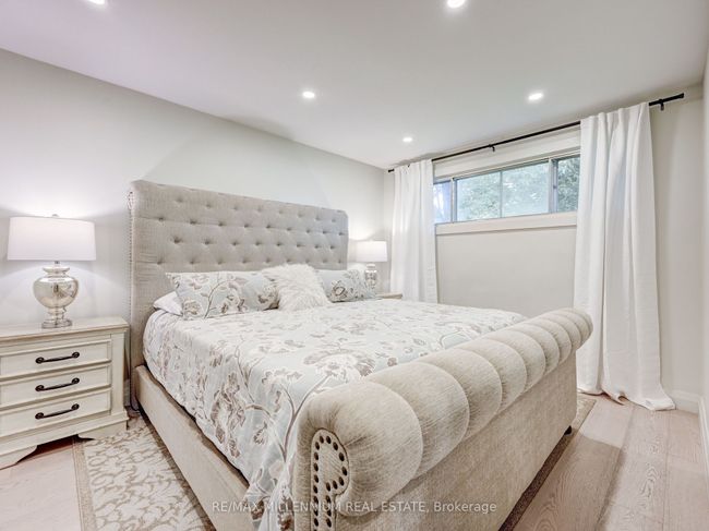 220 Beechy Dr, House attached with 5 bedrooms, 2 bathrooms and 3 parking in Richmond Hill ON | Image 12