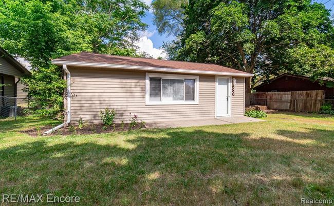 886 Scott Lake Road, Home with 2 bedrooms, 1 bathrooms and null parking in Waterford Twp MI | Image 21