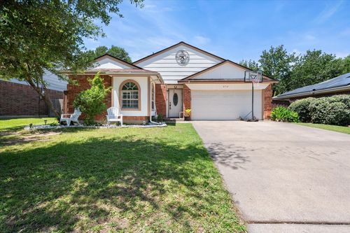 6716 Copperwood Ct, Arlington, TX, 76001-7830 | Card Image