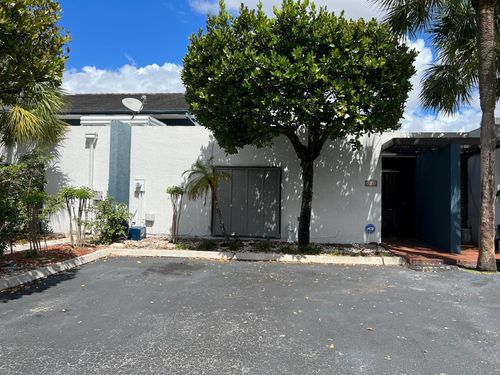 6425 Windmill Gate Rd, Miami Lakes, FL, 33014-5901 | Card Image