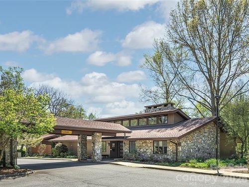 521 Crowfields Ln, Asheville, NC, 28803-3298 | Card Image